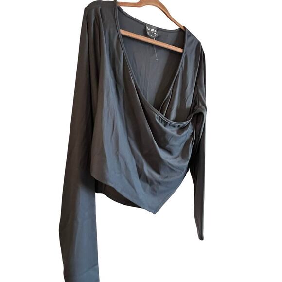 NWOT Arula Women’s Long Sleeve Faux Wrap Top Gray Size 1X V Neck - Picture 2 of 6